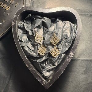 Elegant Gold Filigree Earrings